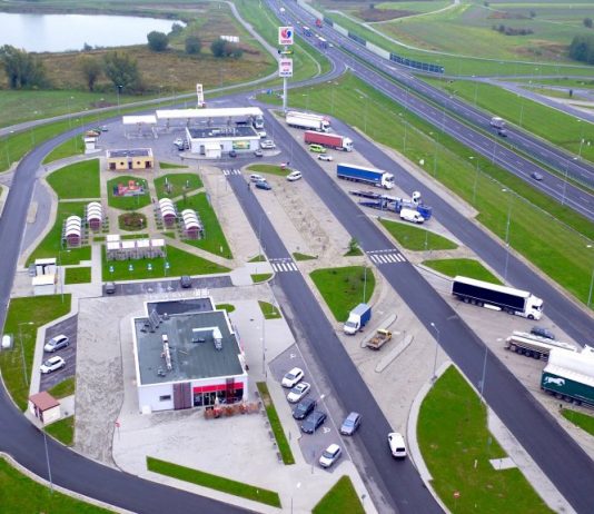 Historia budowy dróg ekspresowych i autostrad w Polsce Historia budowy dróg ekspresowych i autostrad w Polsce